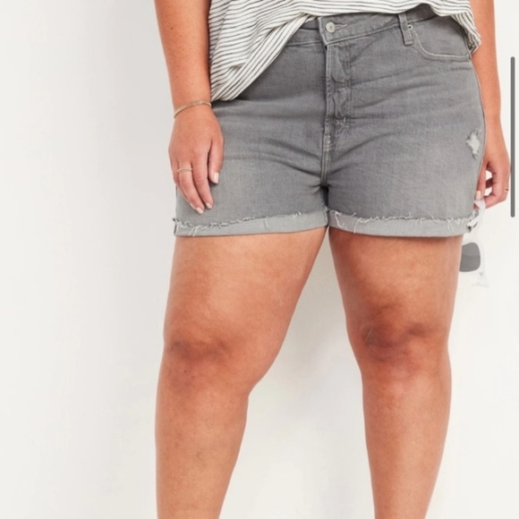 Old Navy Pants - Old Navy High Rise O.G straight 3" inseam raw hem gray denim shorts size 20 NWT